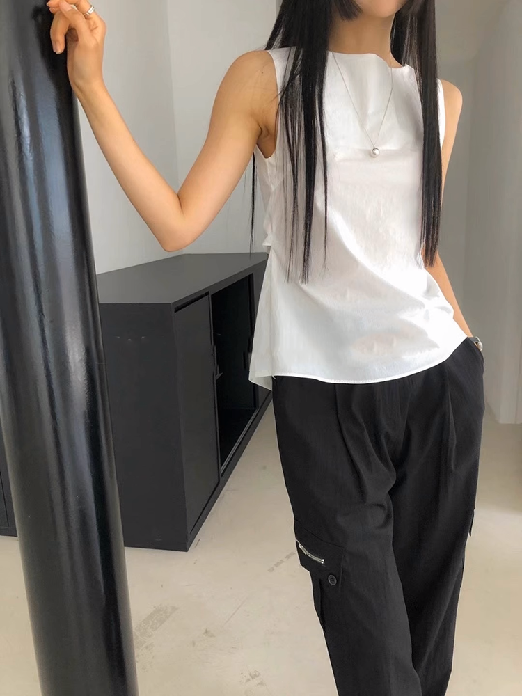 バックオープンモノトーンベスト