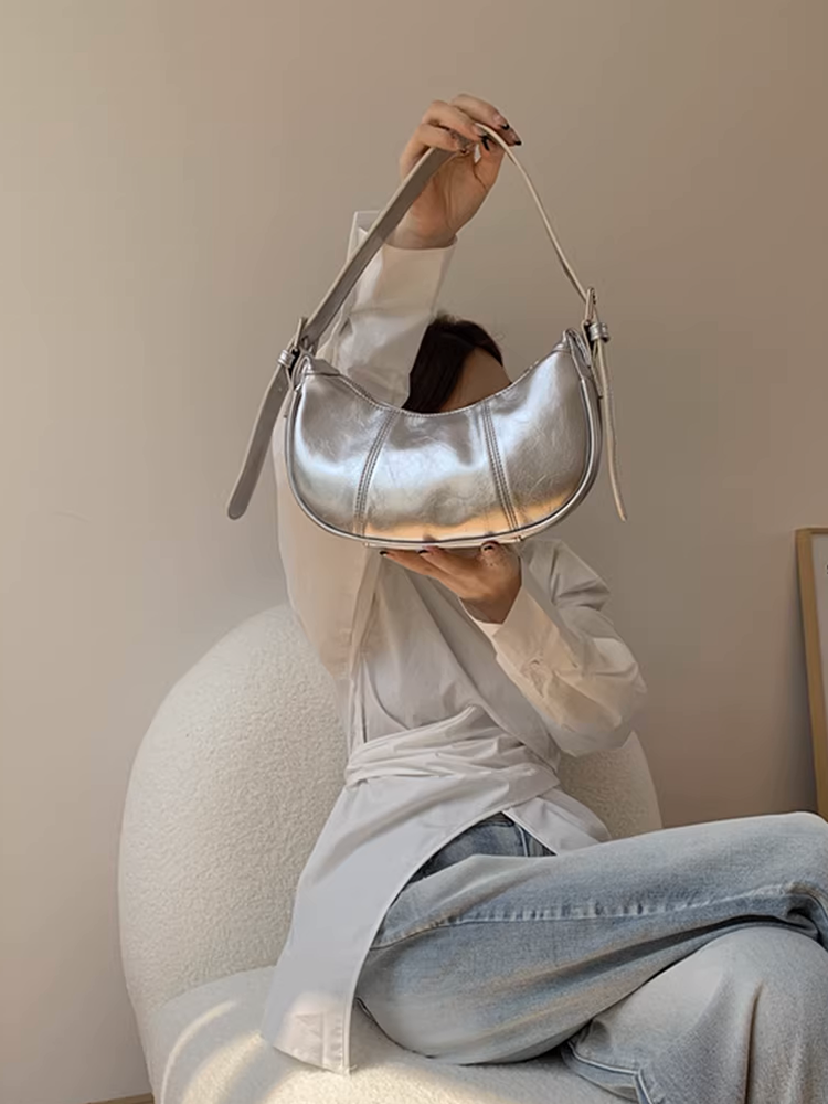 シルバークロスボディバッグ