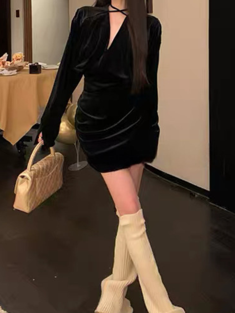 Vネックブラックベルベットワンピース