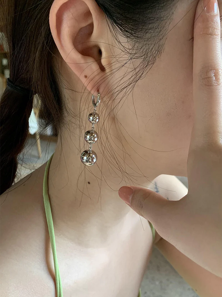 ボールドロップピアス