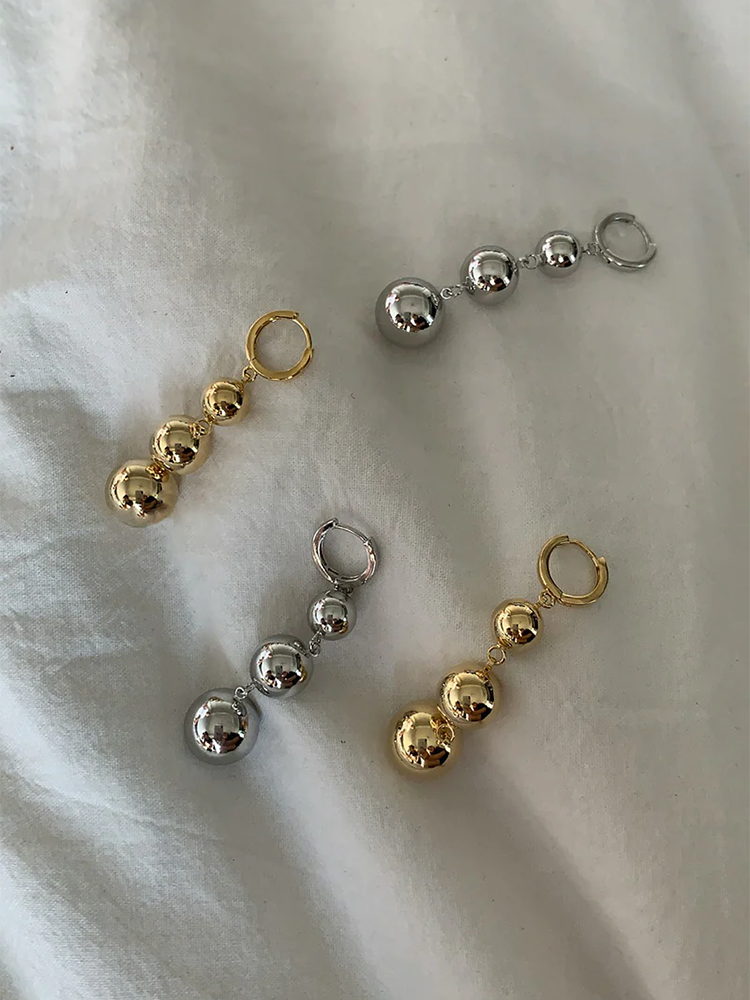ボールドロップピアス
