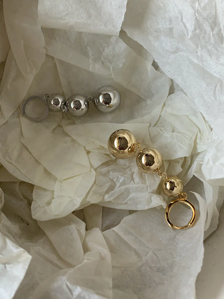 ボールドロップピアス